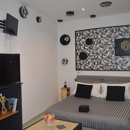 Geometric Art Home Bari Bagian luar foto